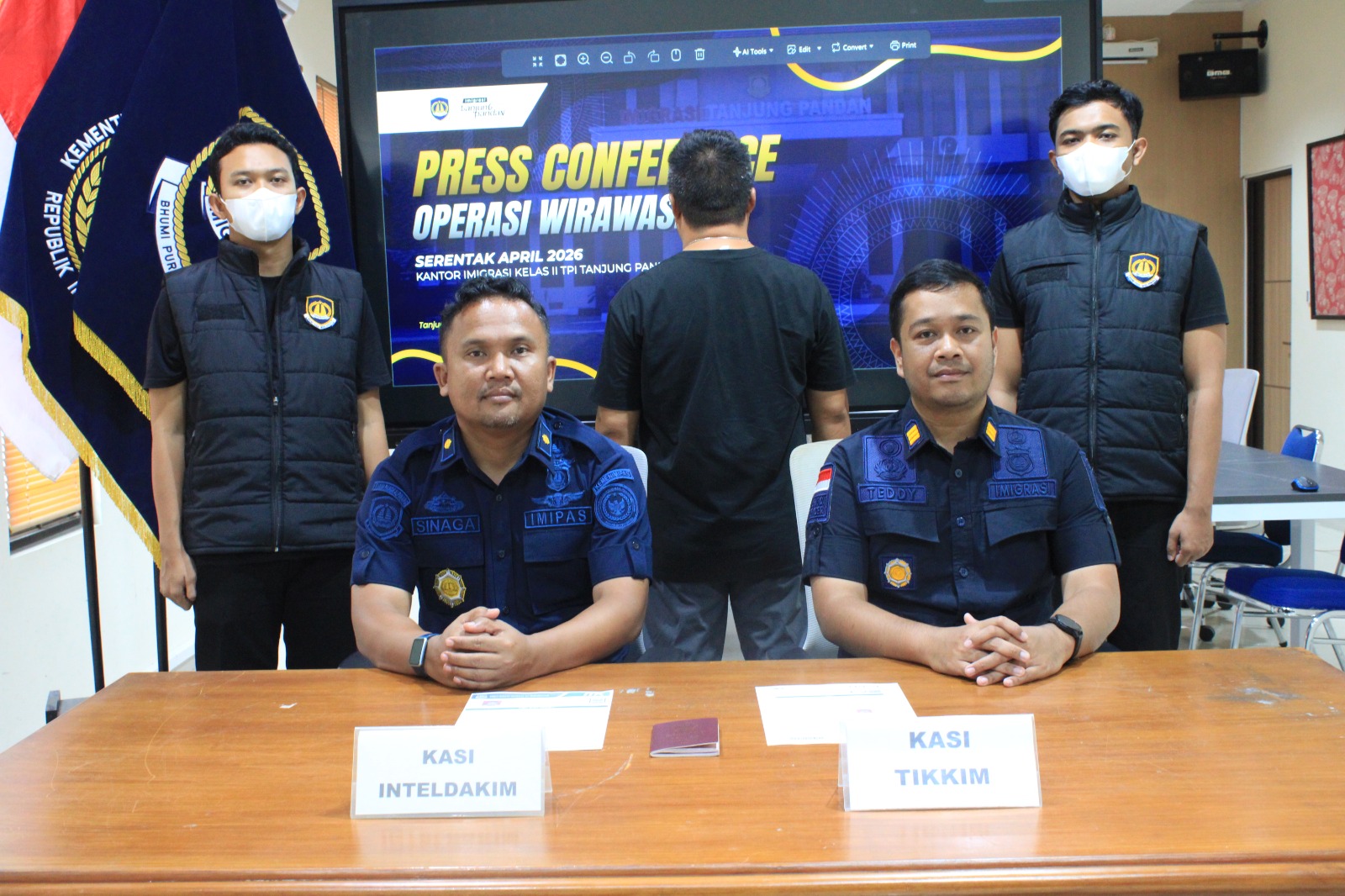 Gelar Operasi Wira Waspada, Imigrasi Tanjung Pandan Deportasi Satu Warga Negara Tiongkok